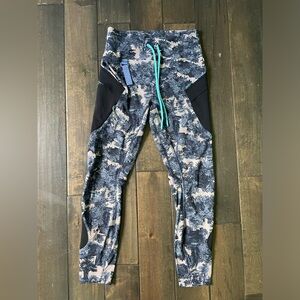 Lululemon Cargo super high rise hiking tight “25